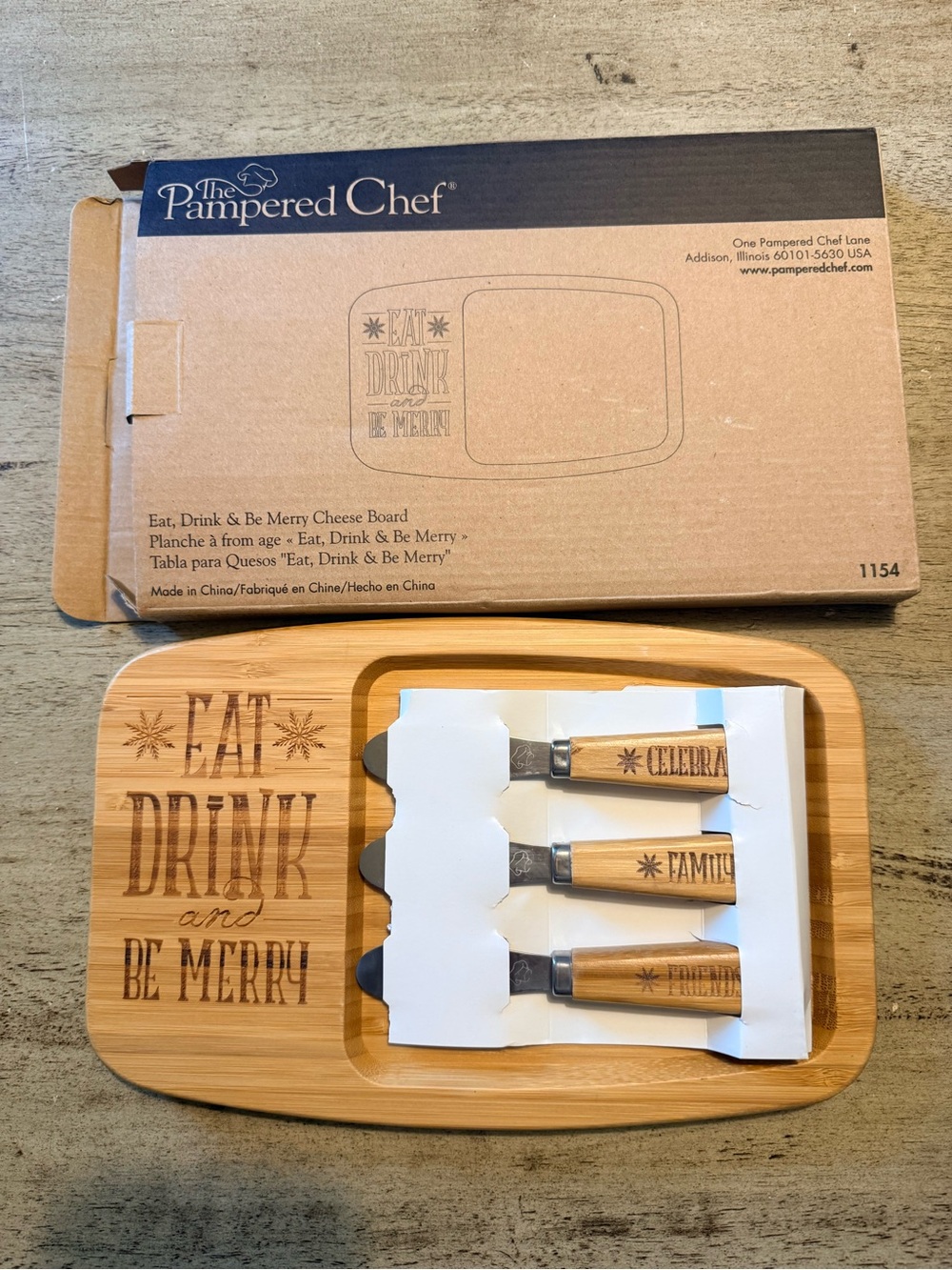 Pampered Chef Eat Drink & Be Merry Cheeseboard & Spreaders